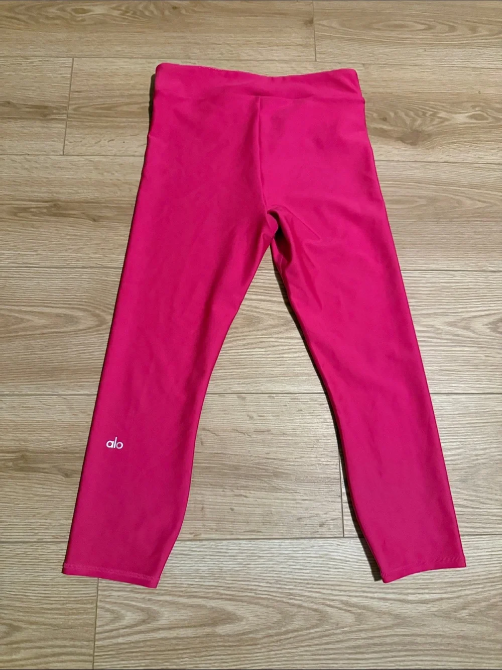 Alo Yoga Bright Pink Active Capri Leggings